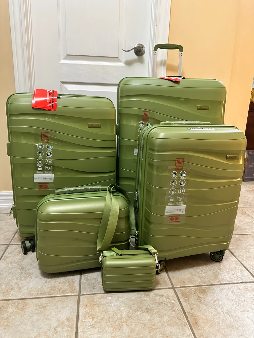 Brandnew 5 pcs. Set hard case luggage bags