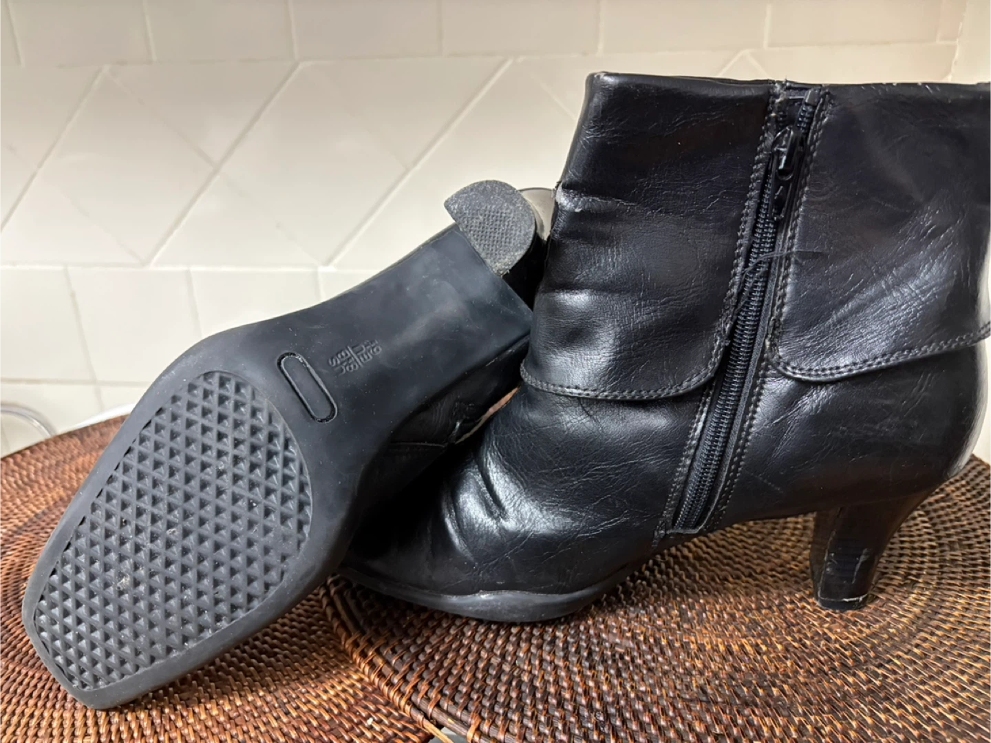 Aerosoles Black Faux Leather Ankle Boots - Women's Size 7.5M - photo 2