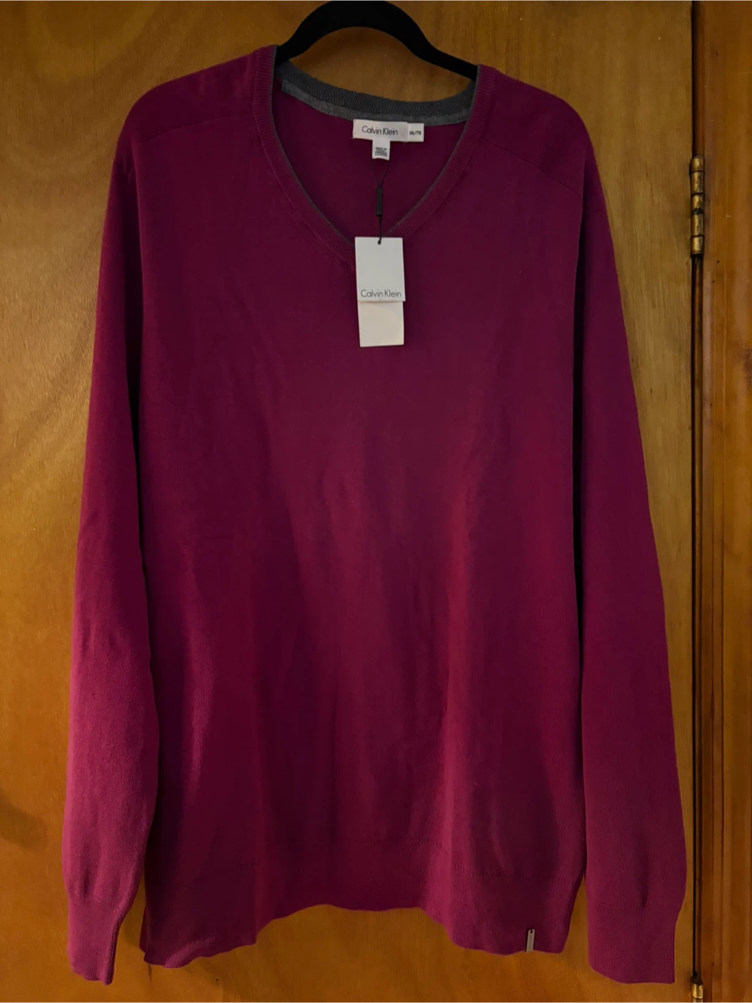 Calvin Klein Men's V-Neck Sweater - XXL/TTG - Emotion Pink