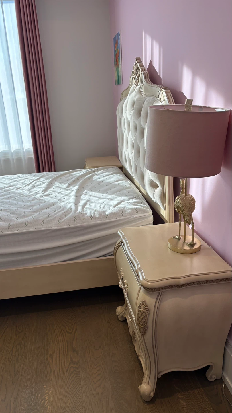 French Provincial Style Tufted Bed and Matching Dresser Set - photo 4