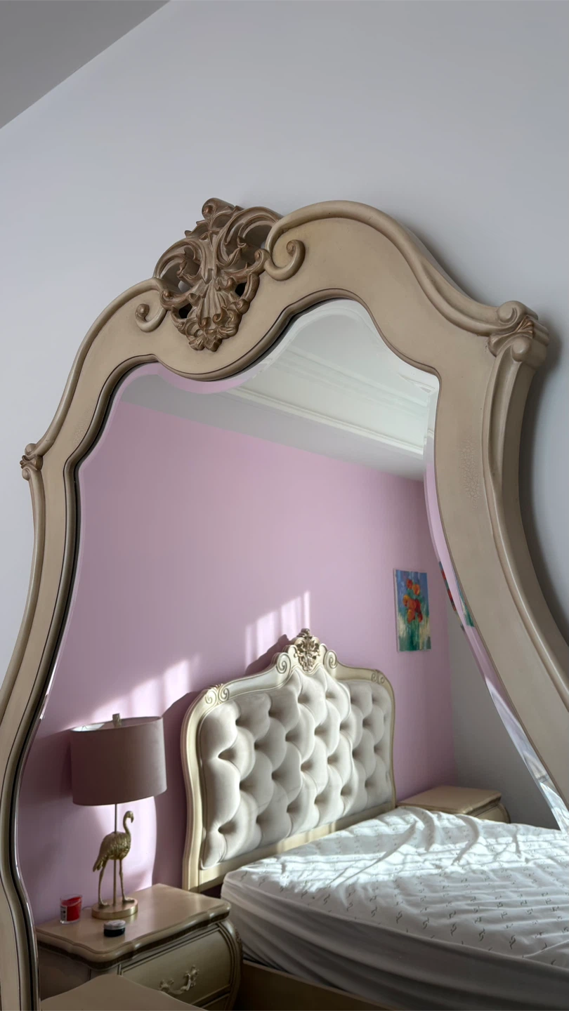 French Provincial Style Tufted Bed and Matching Dresser Set - photo 3