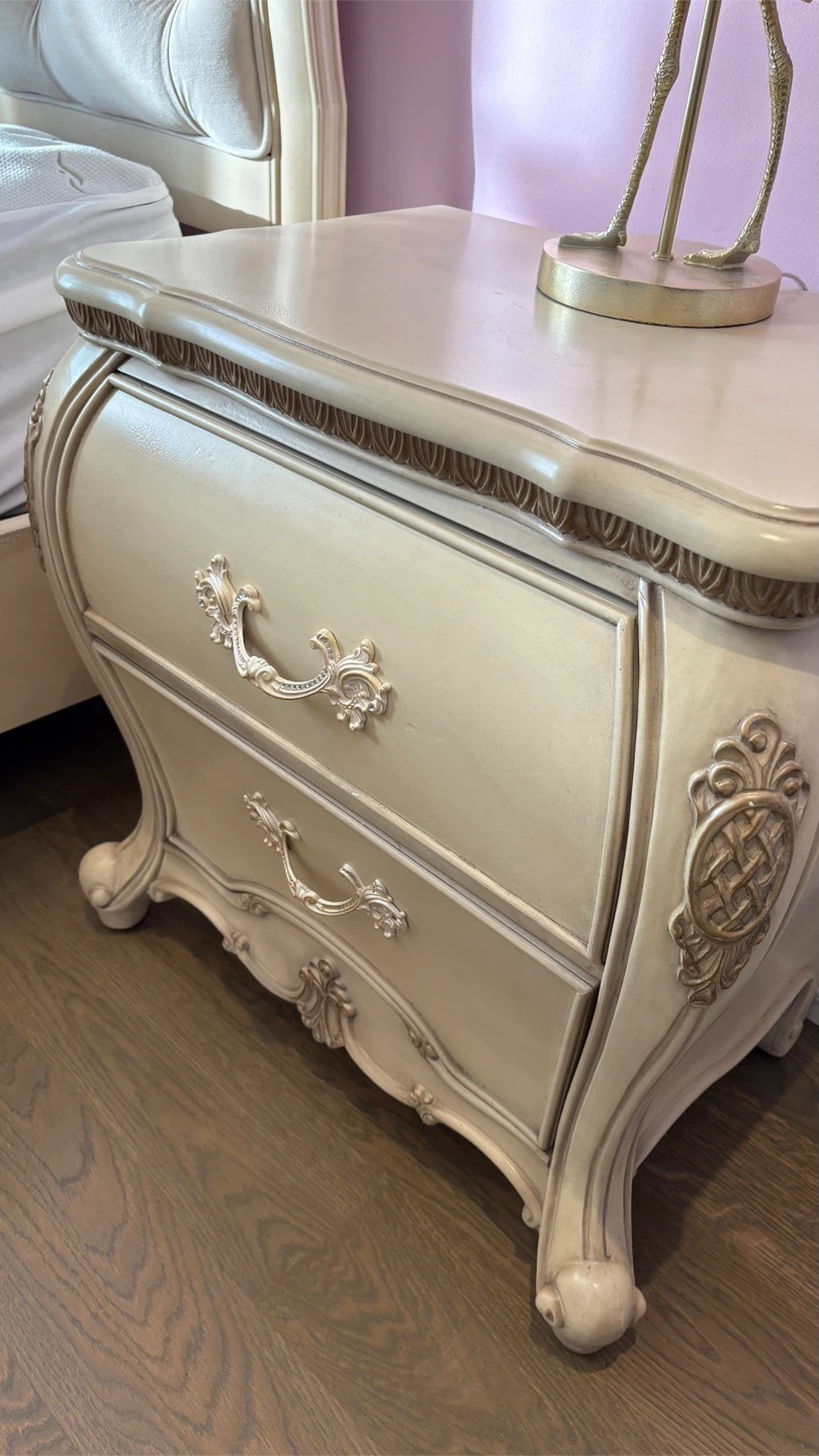 French Provincial Style Tufted Bed and Matching Dresser Set - photo 5