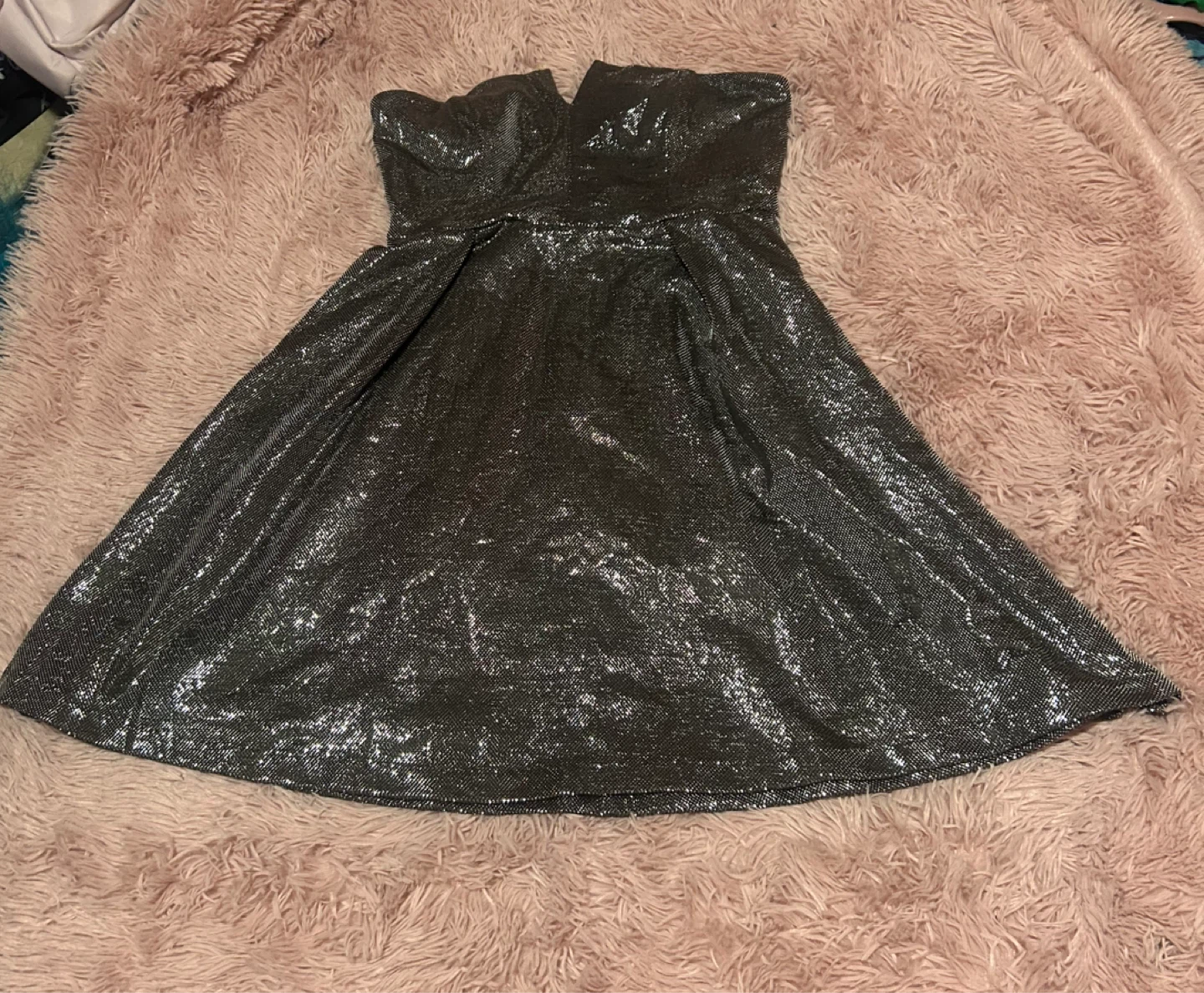 Everly Strapless Sparkly Dress - Size L🏆