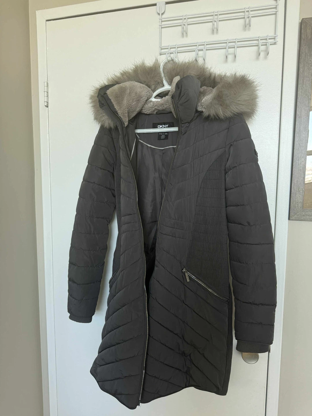 DKNY Women's Puffer Coat with Fur Hood - XS