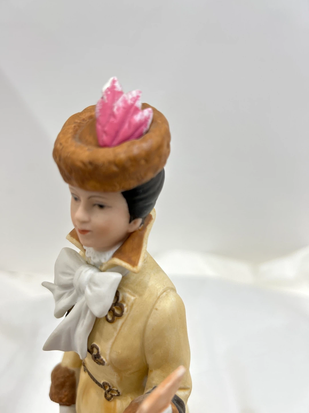 Vintage  Ceramic Lady Figurine - photo 4