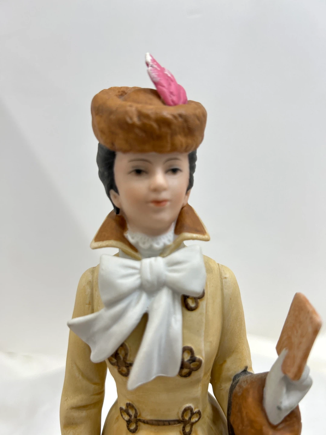 Vintage  Ceramic Lady Figurine - photo 2
