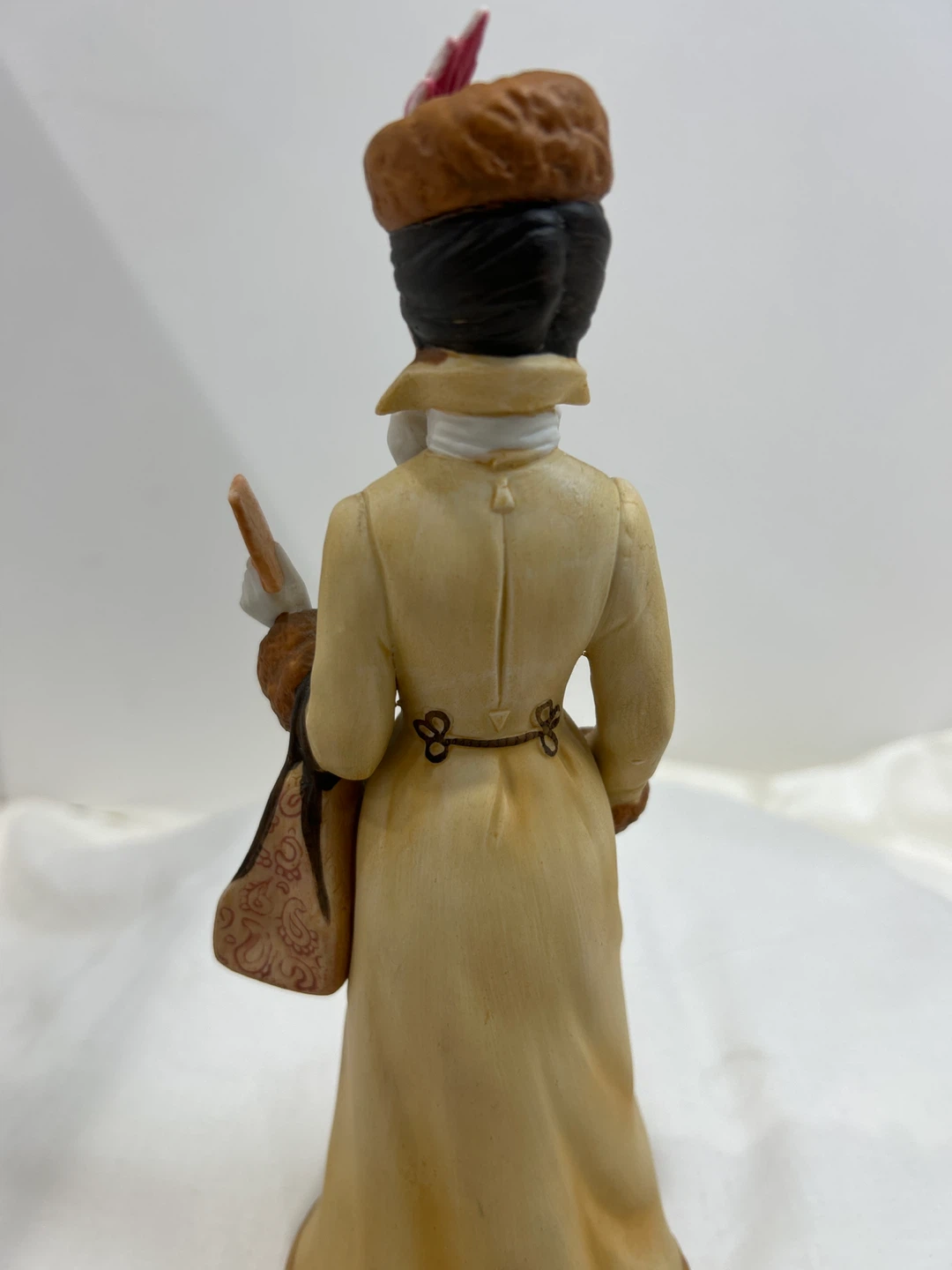 Vintage  Ceramic Lady Figurine - photo 5