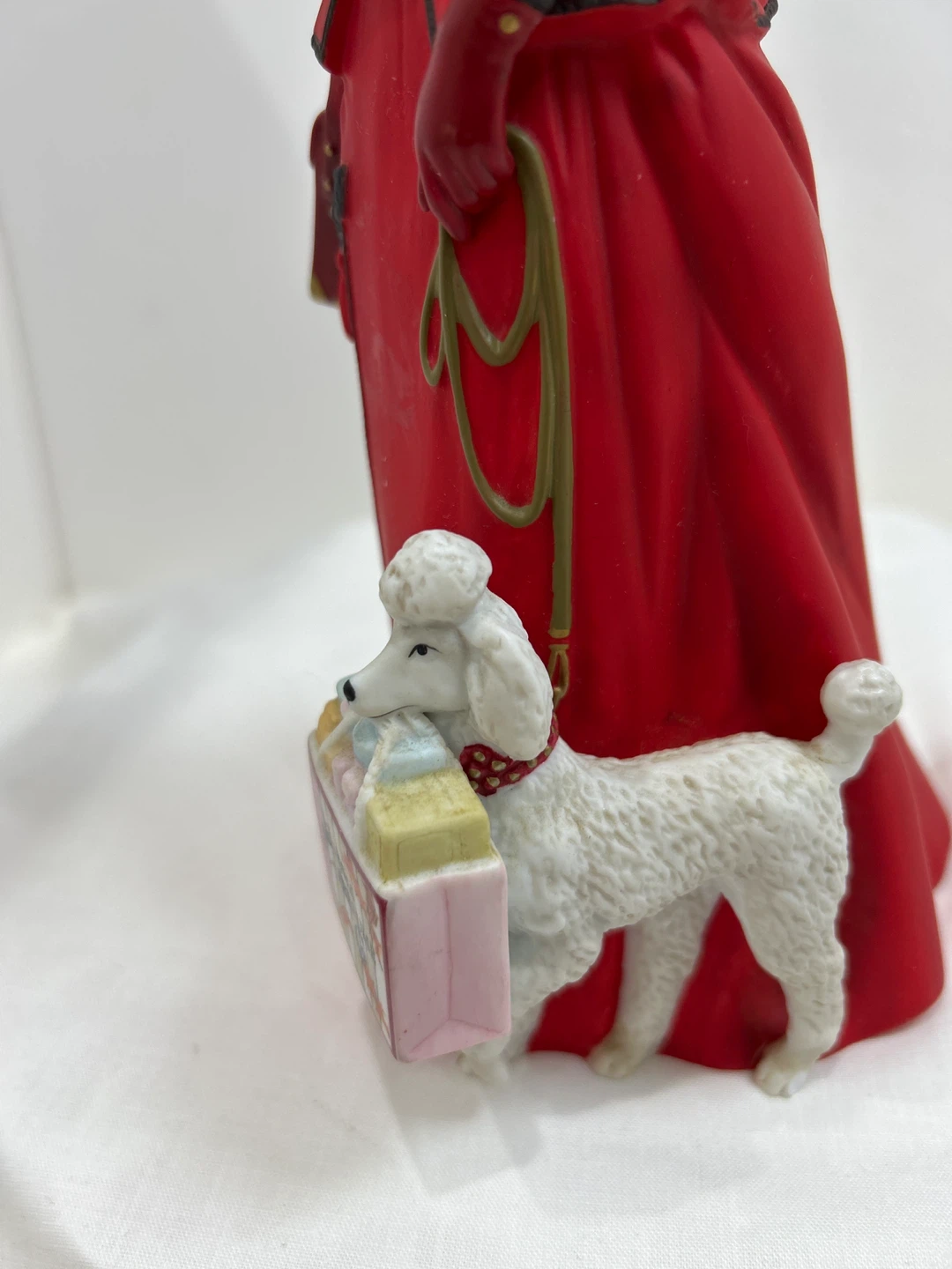 Vintage 1997 Mrs Albee award  porcelain collectible figurine - photo 3