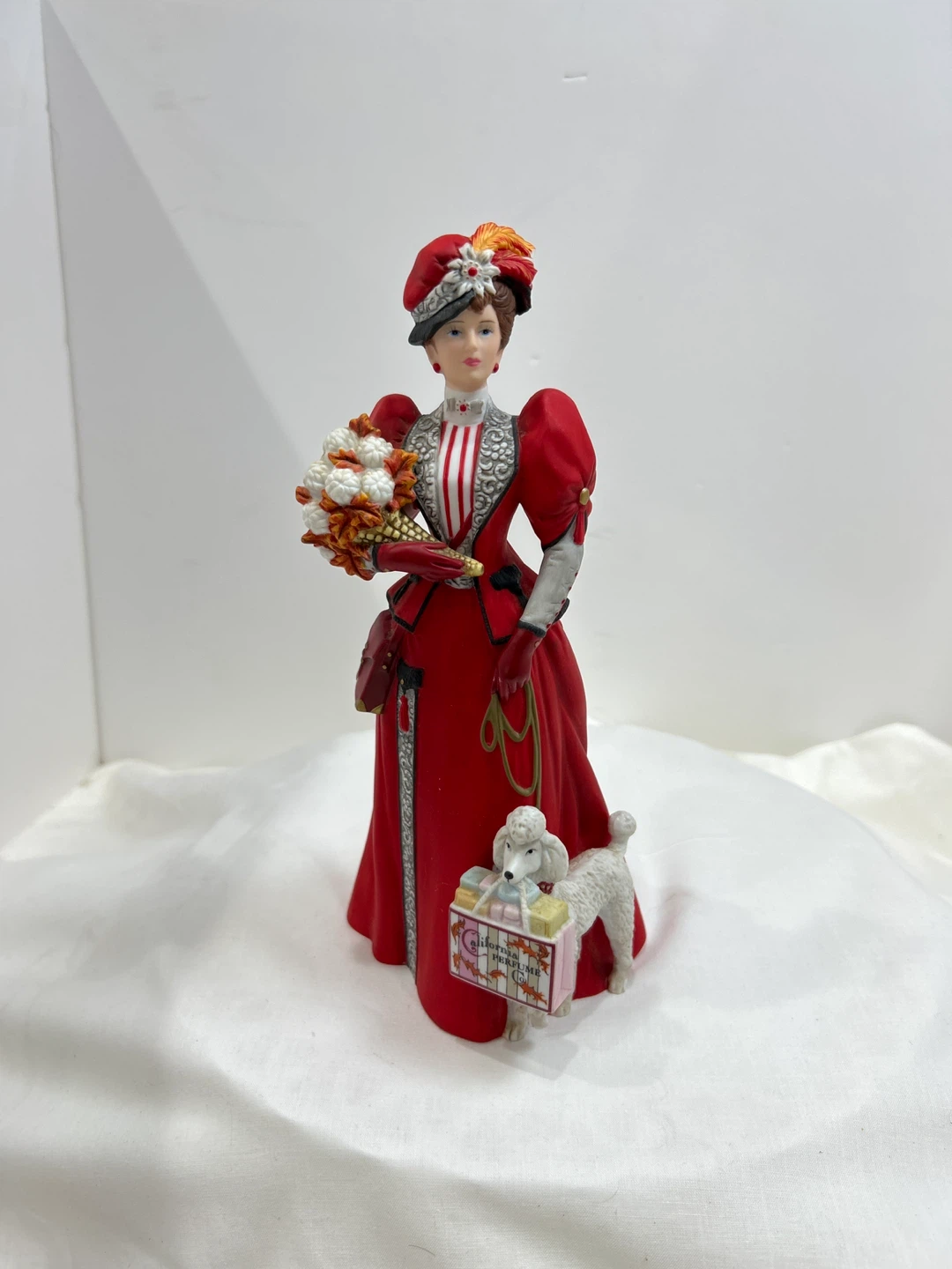 Vintage 1997 Mrs Albee award  porcelain collectible figurine