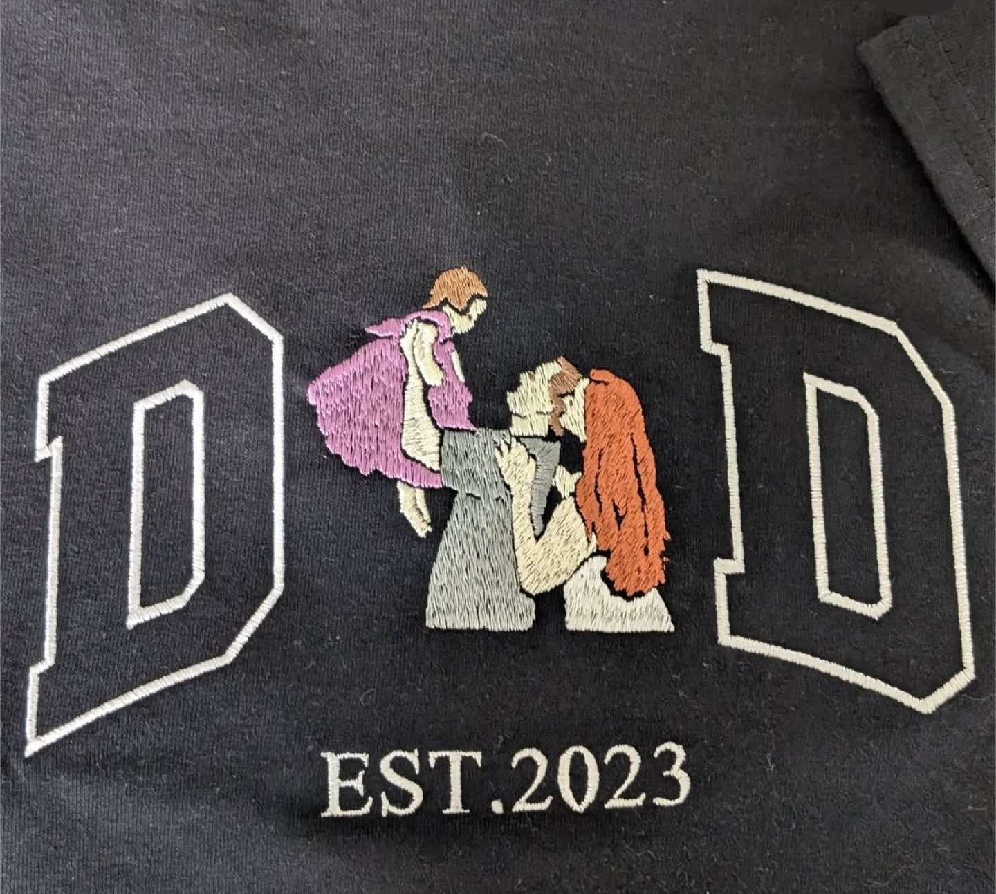 Embroidered Mom & Dad EST 2023 T-Shirt /hoody - Black & White - photo 2