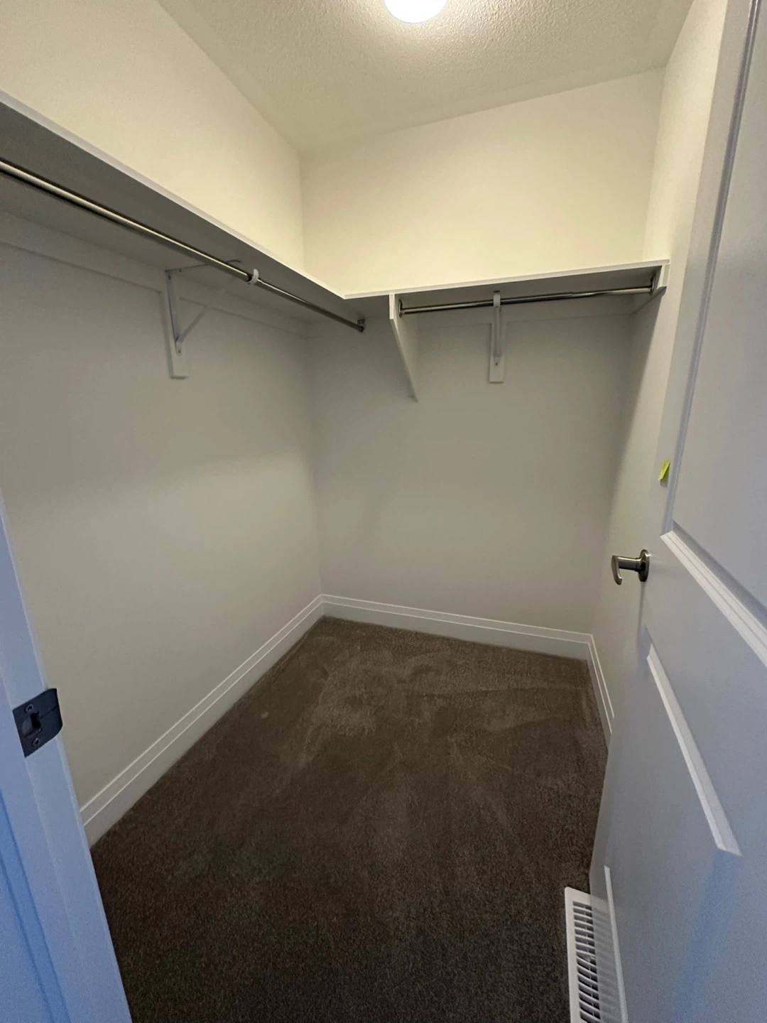 Private room for rent - photo 2