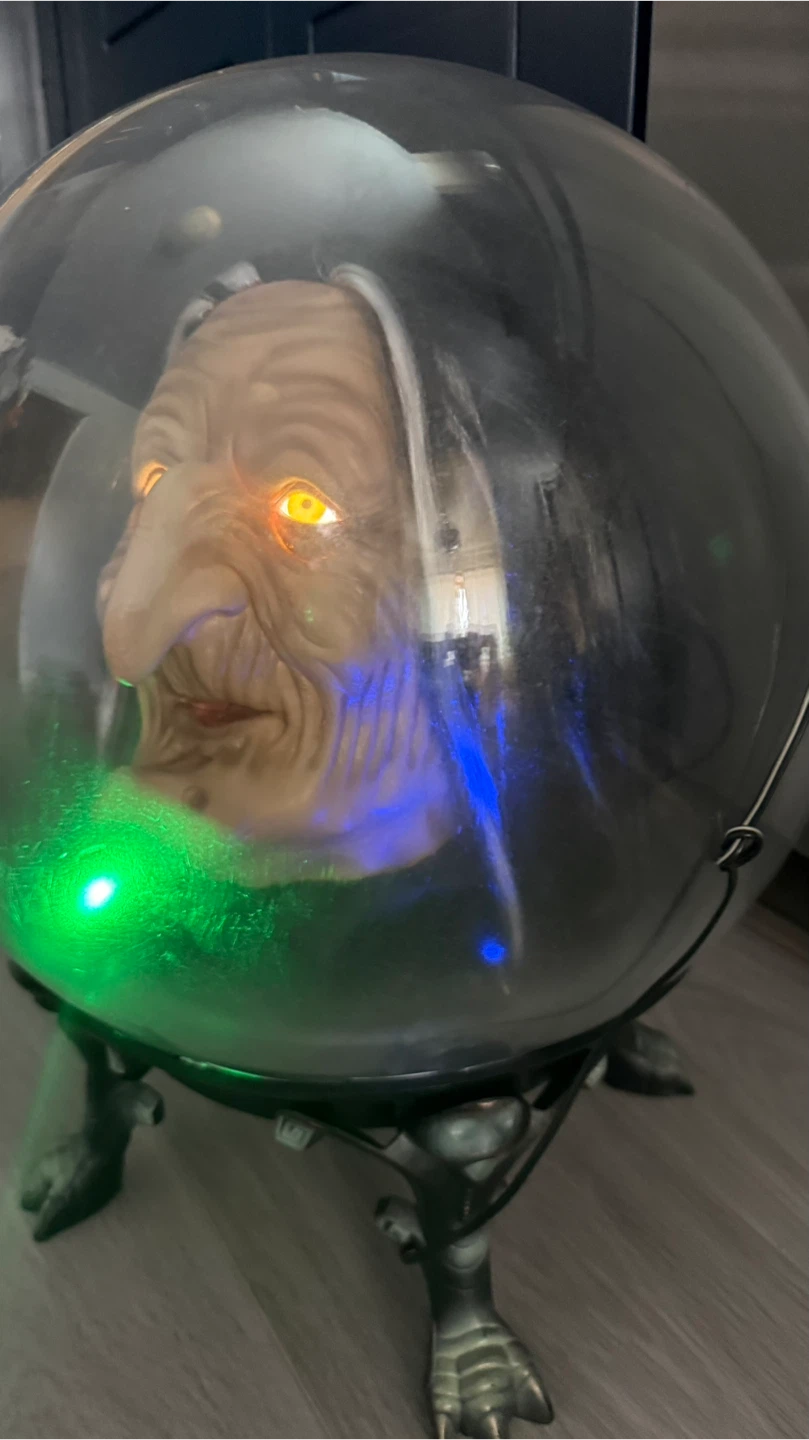 Animated Witch Head in Crystal Ball Halloween Decor - photo 3