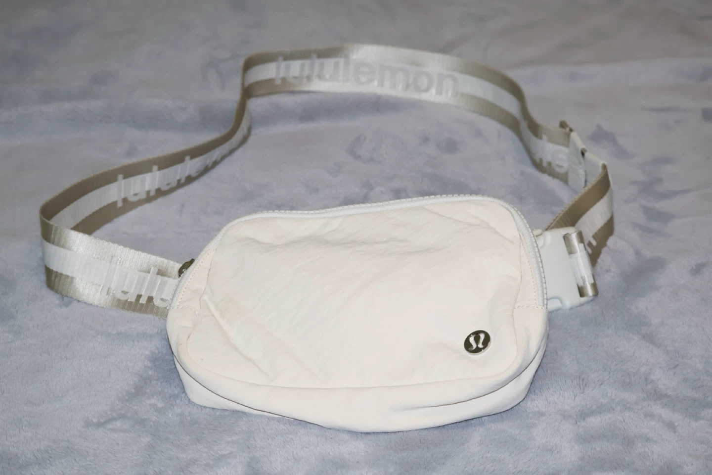 Lululemon Everywhere Belt Bag - photo 2