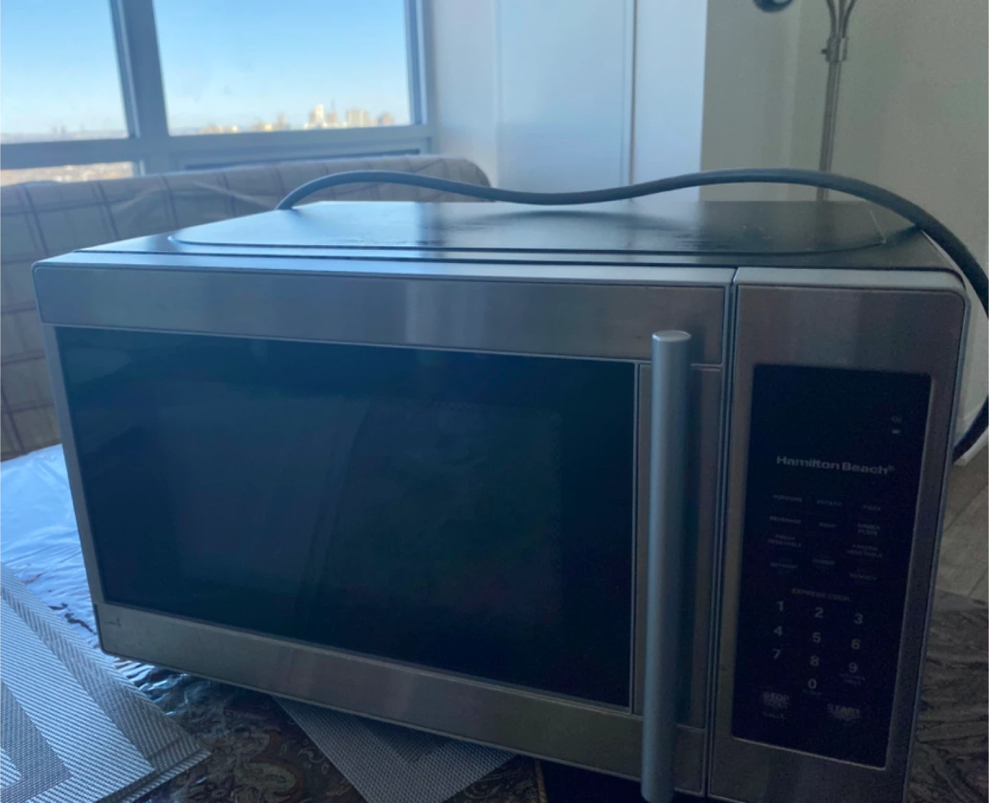 Hamilton Beach 0.7 cu. ft. Microwave Oven