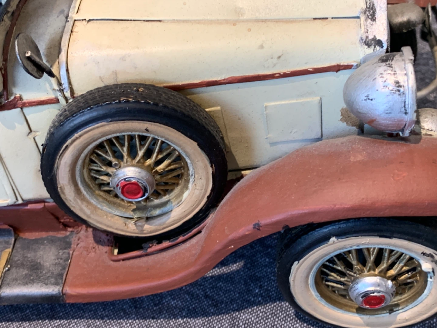 vintage-style die-cast replica of a classic car 1930s Packard - photo 3