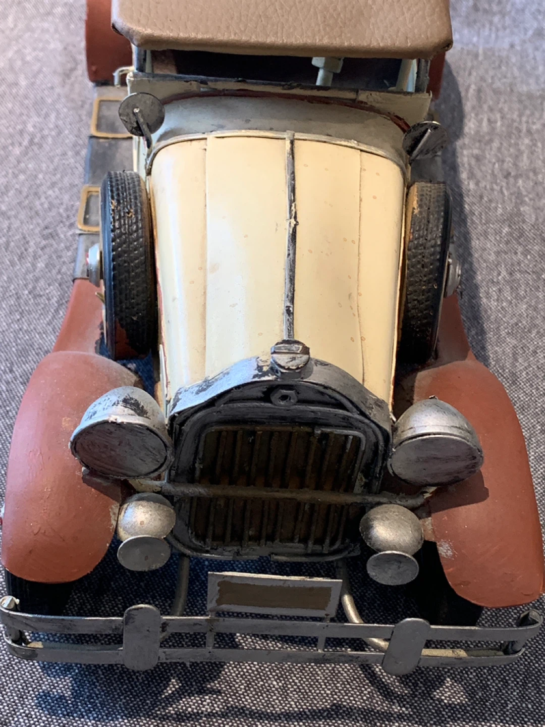 vintage-style die-cast replica of a classic car 1930s Packard - photo 2