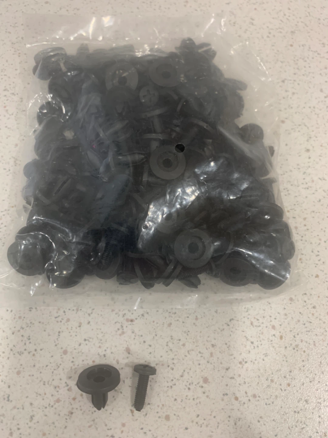 Bag of 100 Plastic Fasteners & Screws - photo 2
