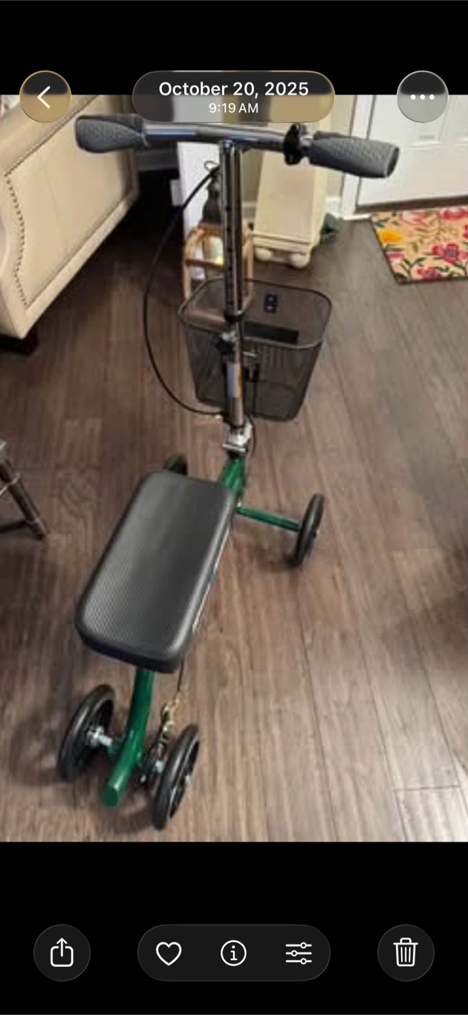 KneeRover Steerable Knee Scooter