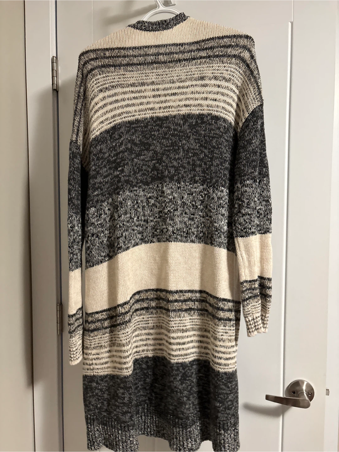 Like New Women’s L/XL Gap Longline Sweater - photo 2