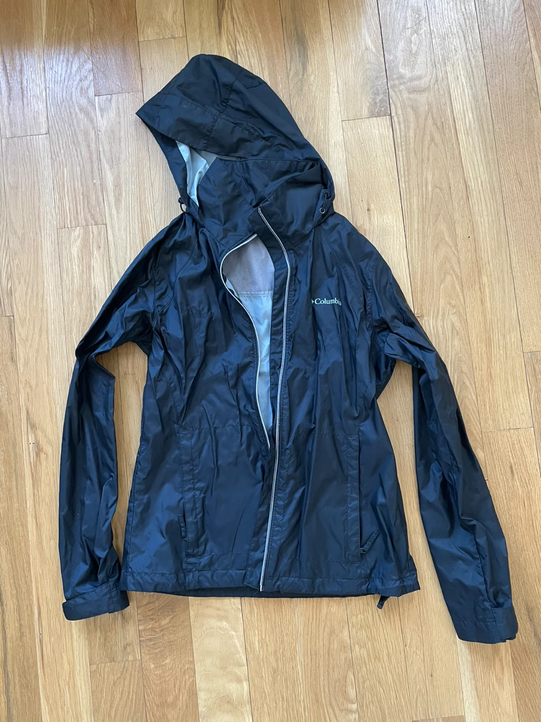 Columbia Black Hooded Rain Jacket 🏆