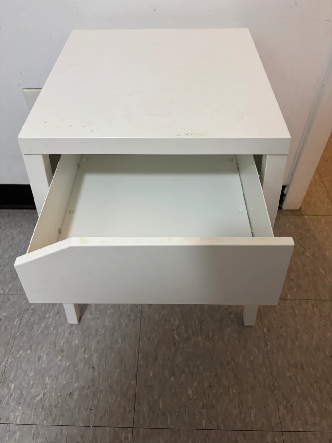 White Side Table with Drawer/night stand