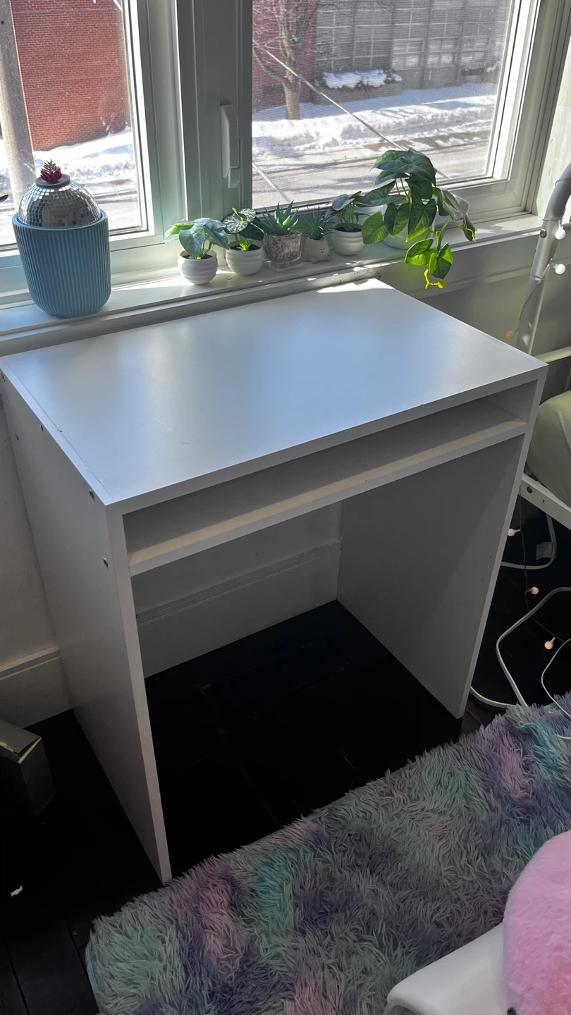 IKEA white desk - photo 2