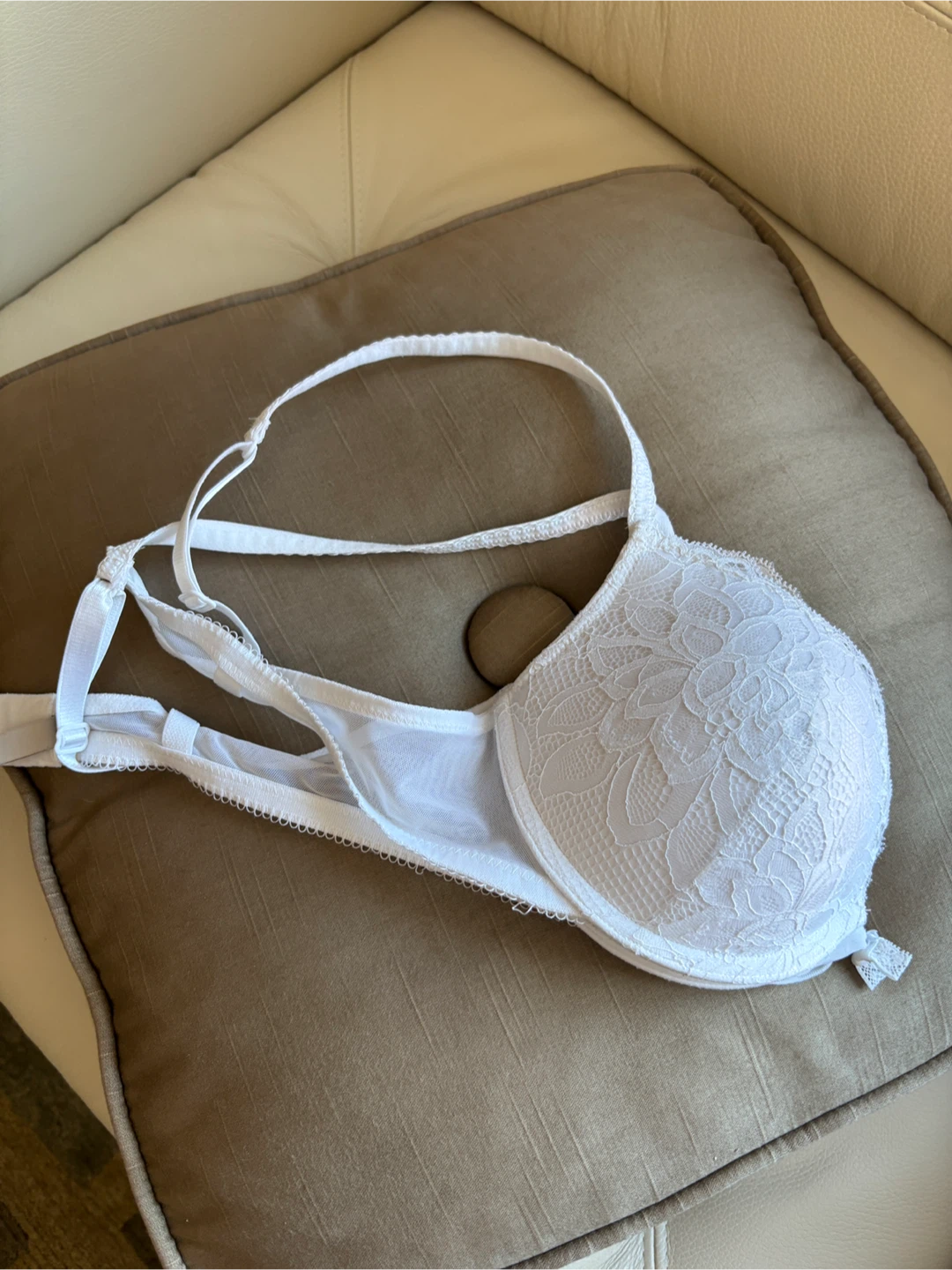 Triumph White Lace push up underwire Bra 34b