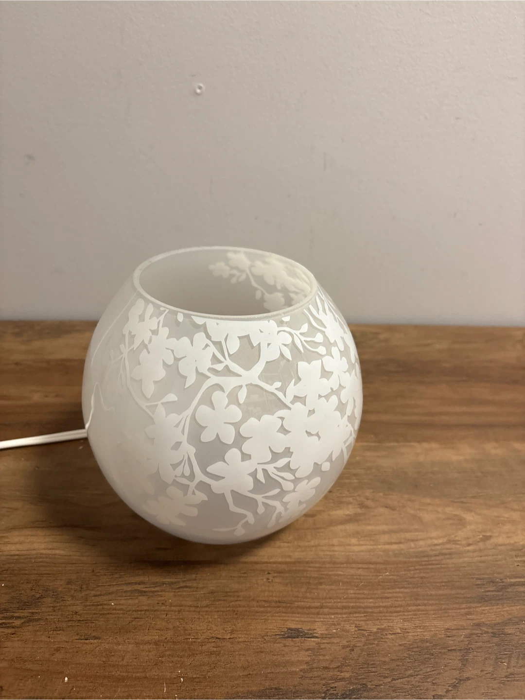 Frosted Glass Orb Lamp with Floral Design - photo 2