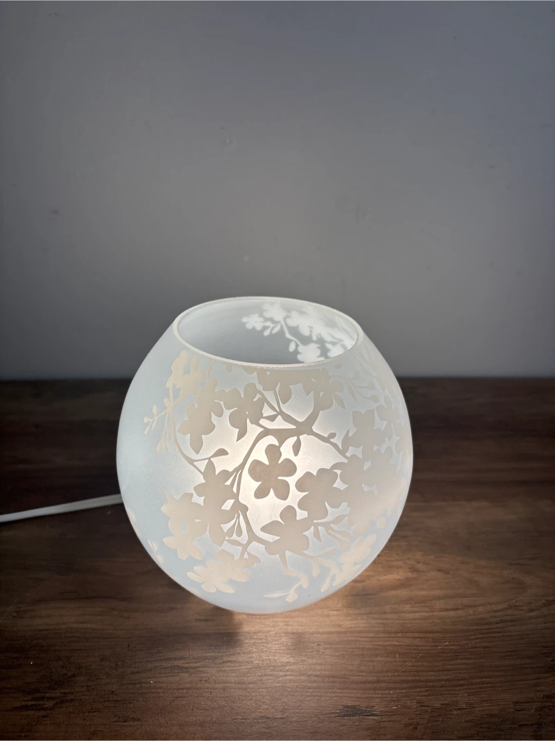 Frosted Glass Orb Lamp with Floral Design - photo 5