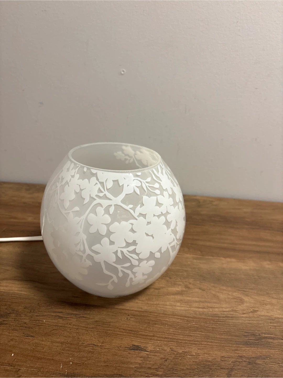 Frosted Glass Orb Lamp with Floral Design - photo 4