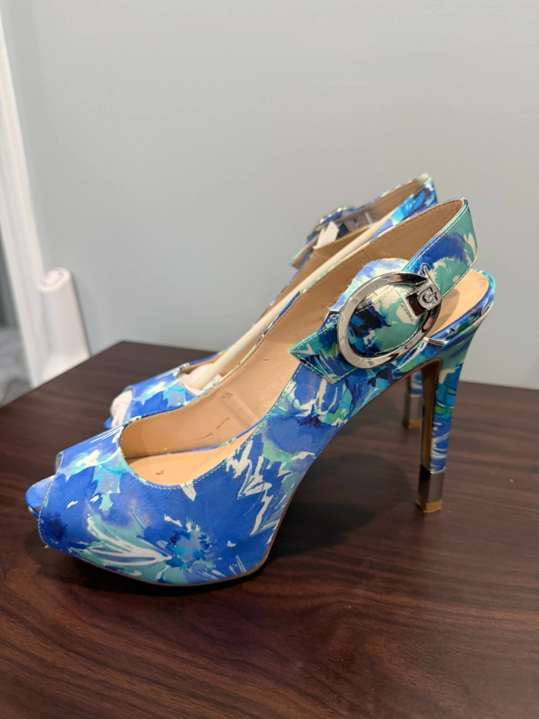 Guess Women's Blue Floral Slingback Heels 🏆