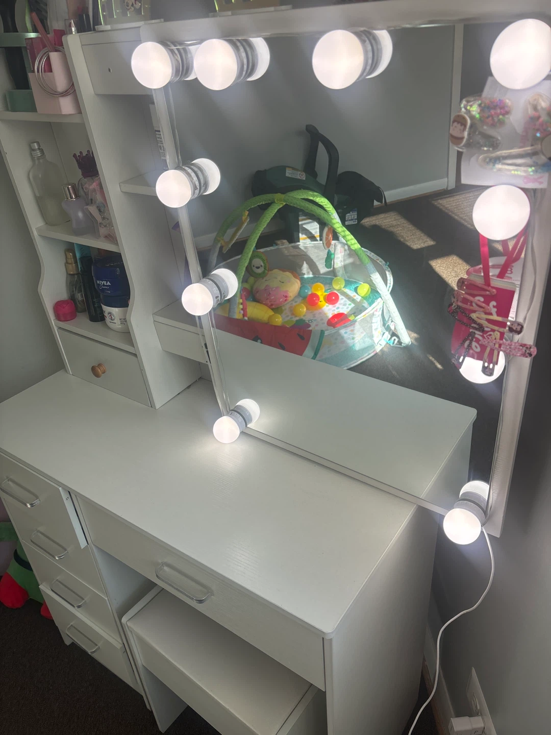 White Vanity Table with Lighted Mirror and Stool - photo 3