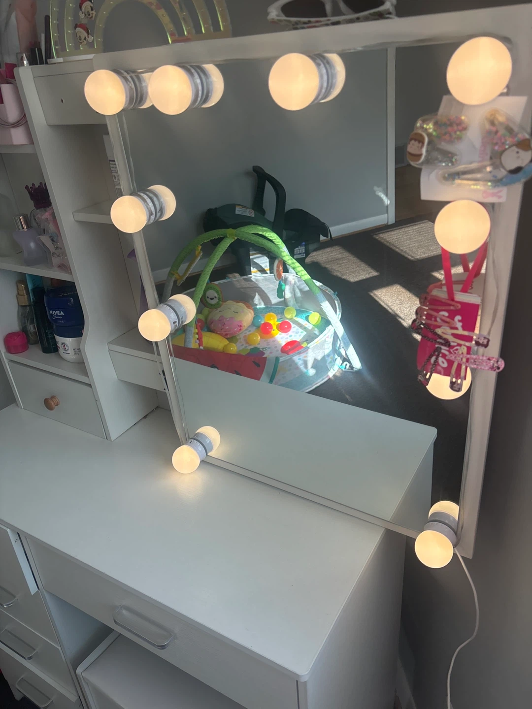 White Vanity Table with Lighted Mirror and Stool - photo 5