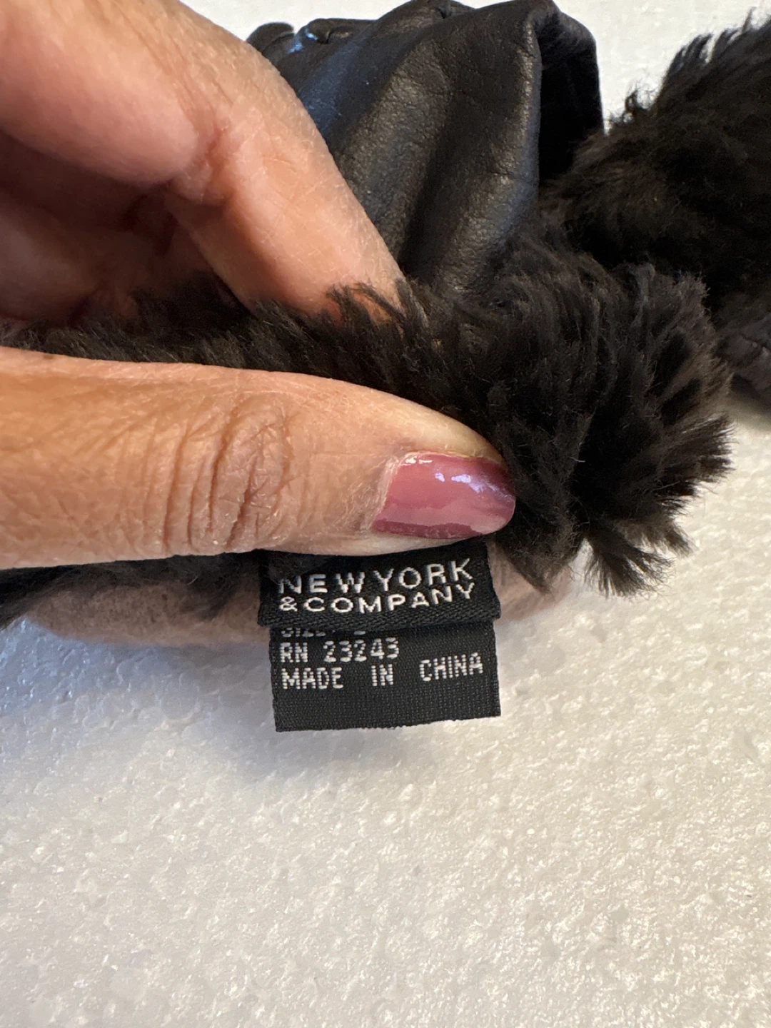 🏆NY& Company Women's Leather Gloves with Fur Trim - Size S - photo 3