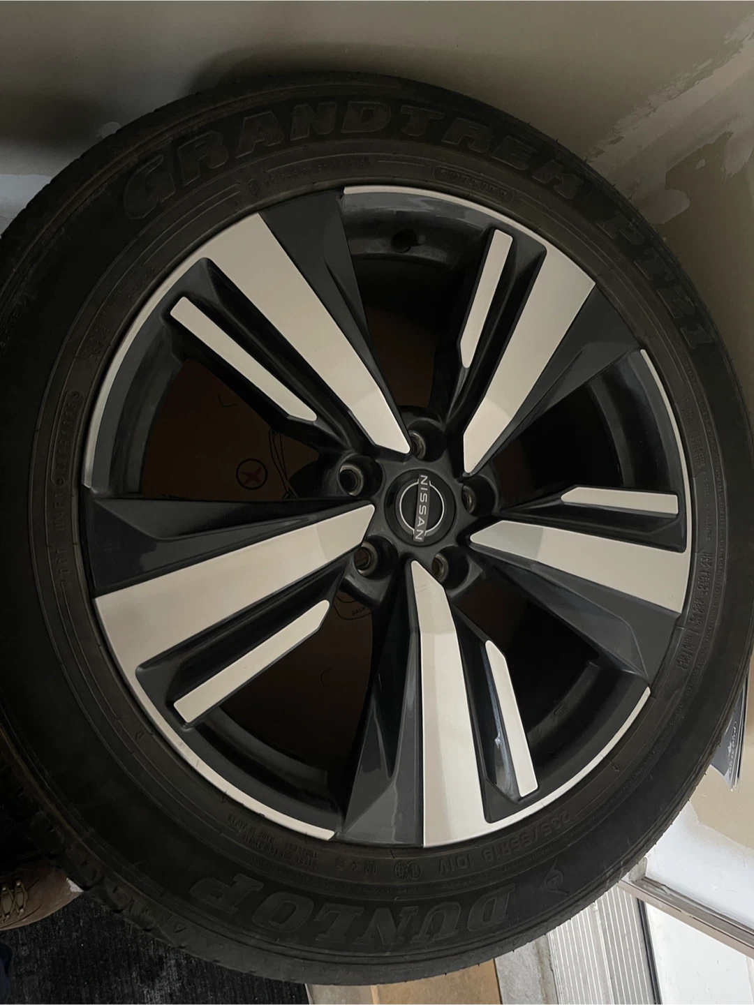 Set of 4 Wheels / Rims - Nissan Rogue Platinum 2025