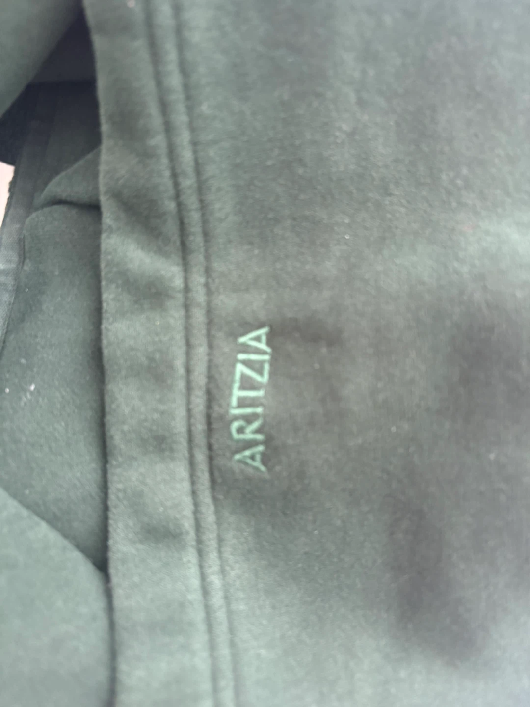Aritzia mega raglon hoodie in a size medium and coulour scarab - photo 4