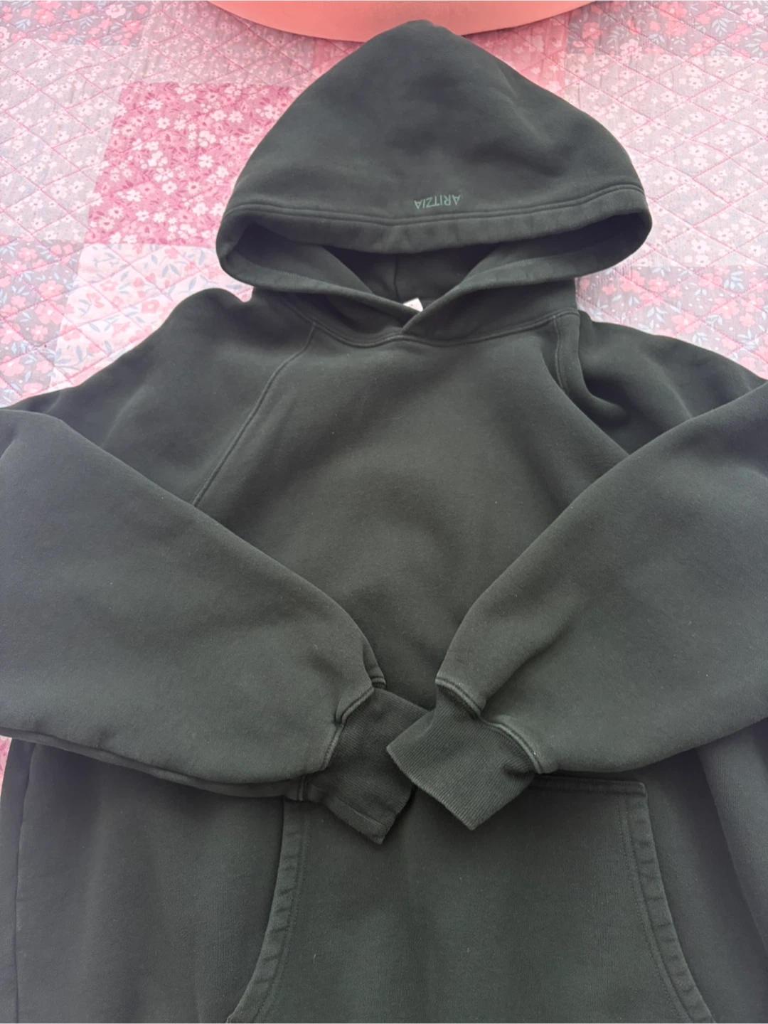 Aritzia mega raglon hoodie in a size medium and coulour scarab