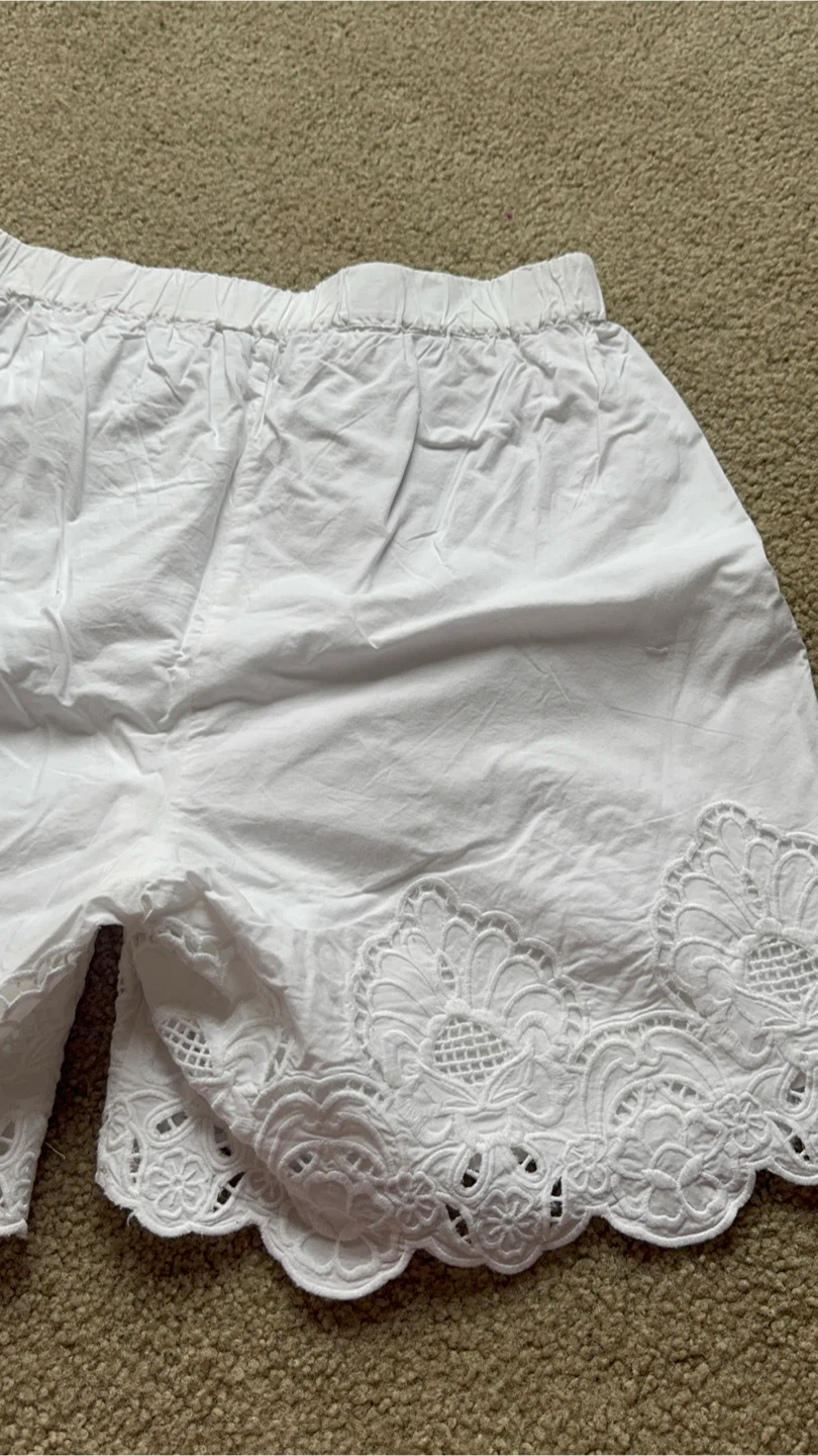 White Embroidered Cotton Shorts - photo 3