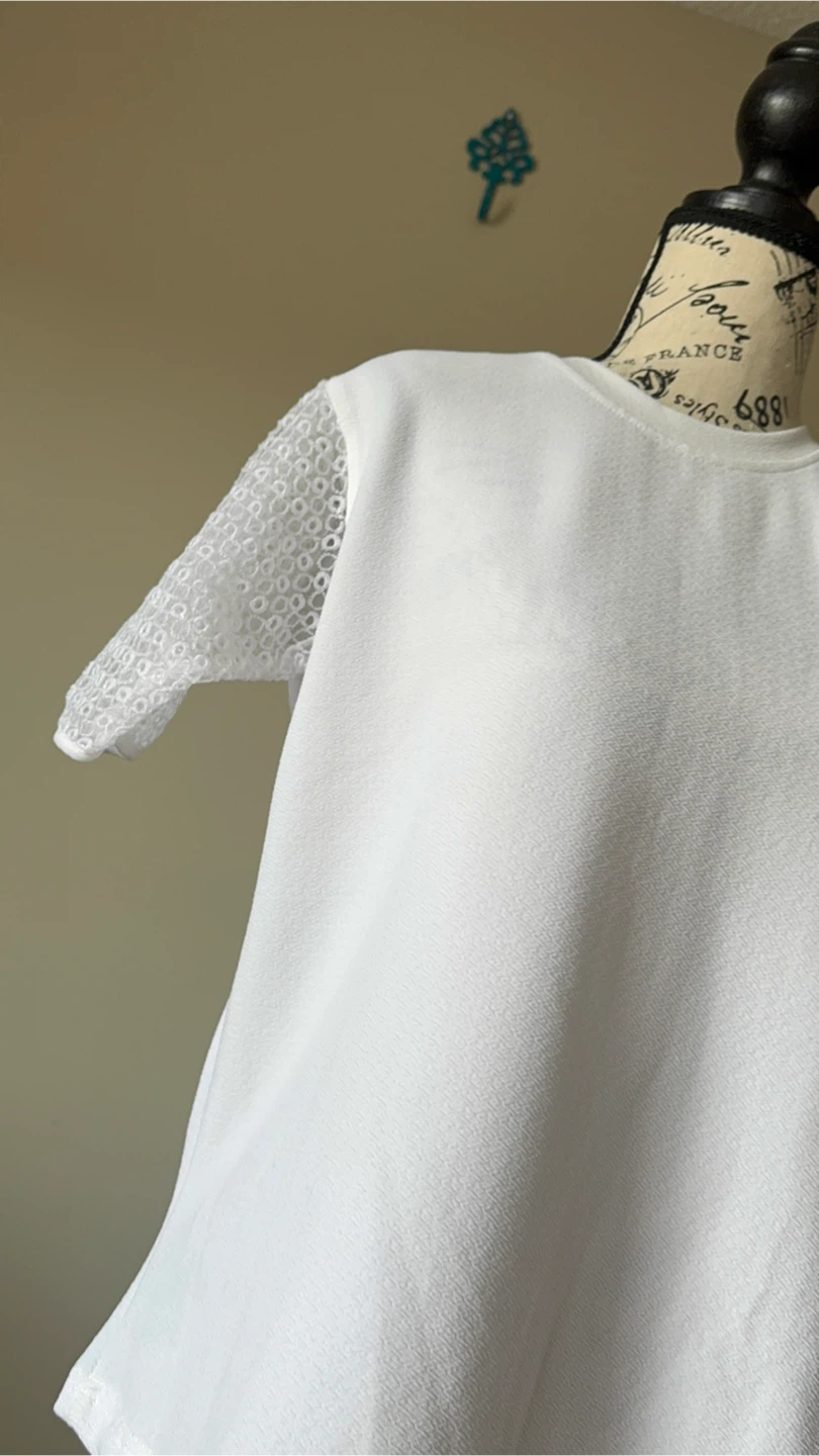 White T-shirt with Lace Sleeves - photo 3