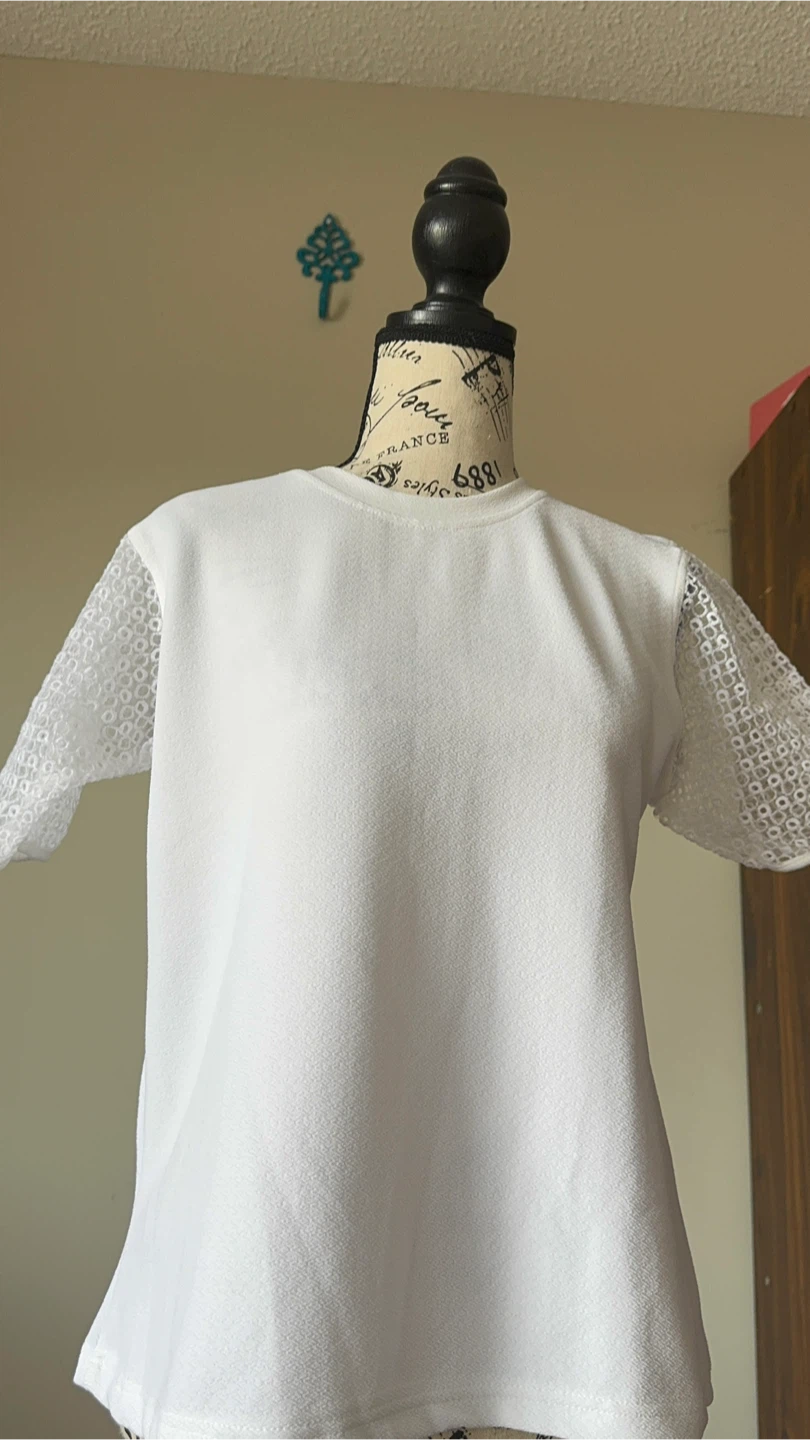 White T-shirt with Lace Sleeves - photo 2