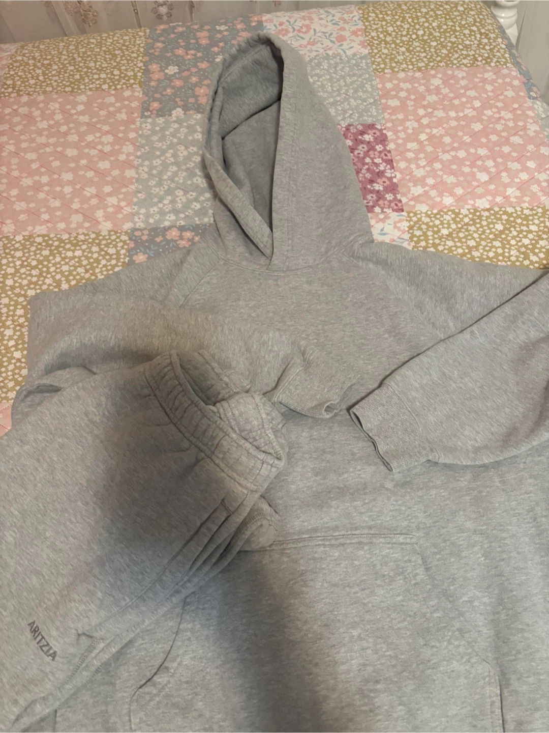 Aritzia mega raglon sweat set heather chrome size small