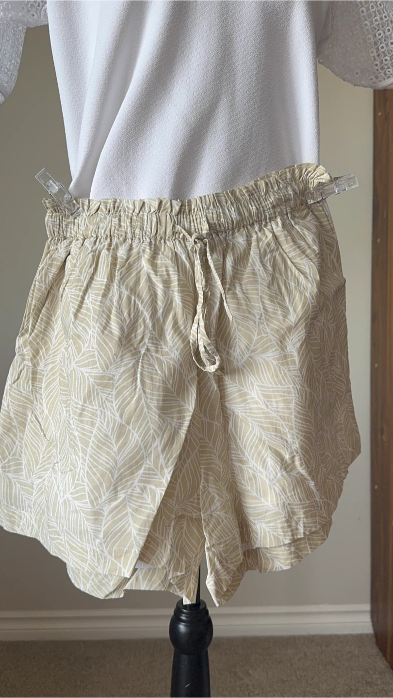 Women's Leaf Print Drawstring Shorts - photo 2