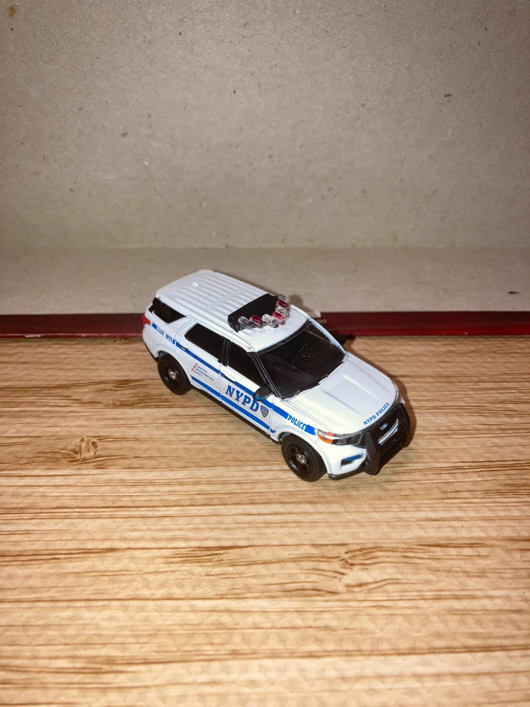 Greenlight Loose / 2020 NYPD Police Explorer