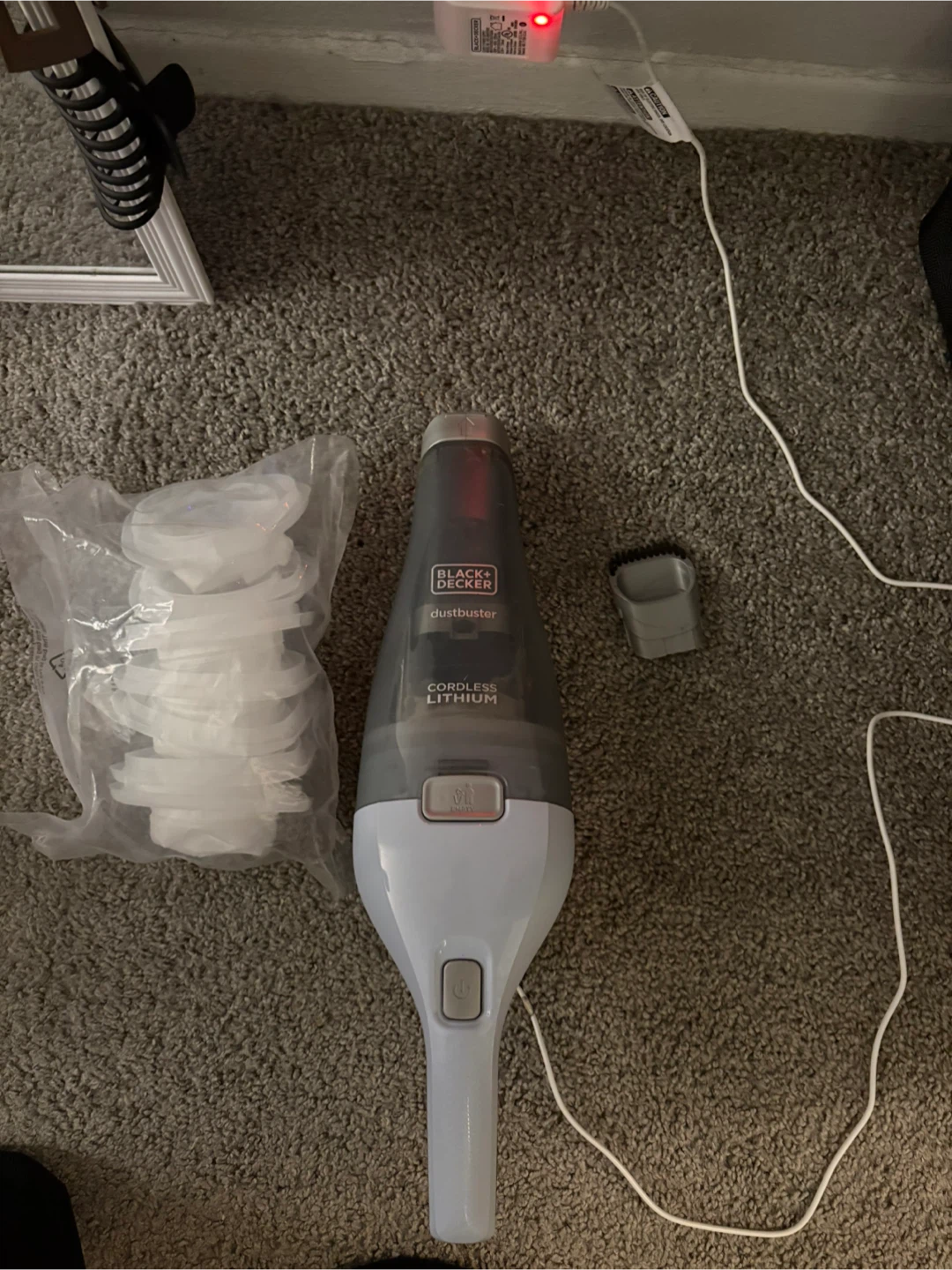 Black+Decker Dustbuster Cordless Handheld Vacuum - photo 4