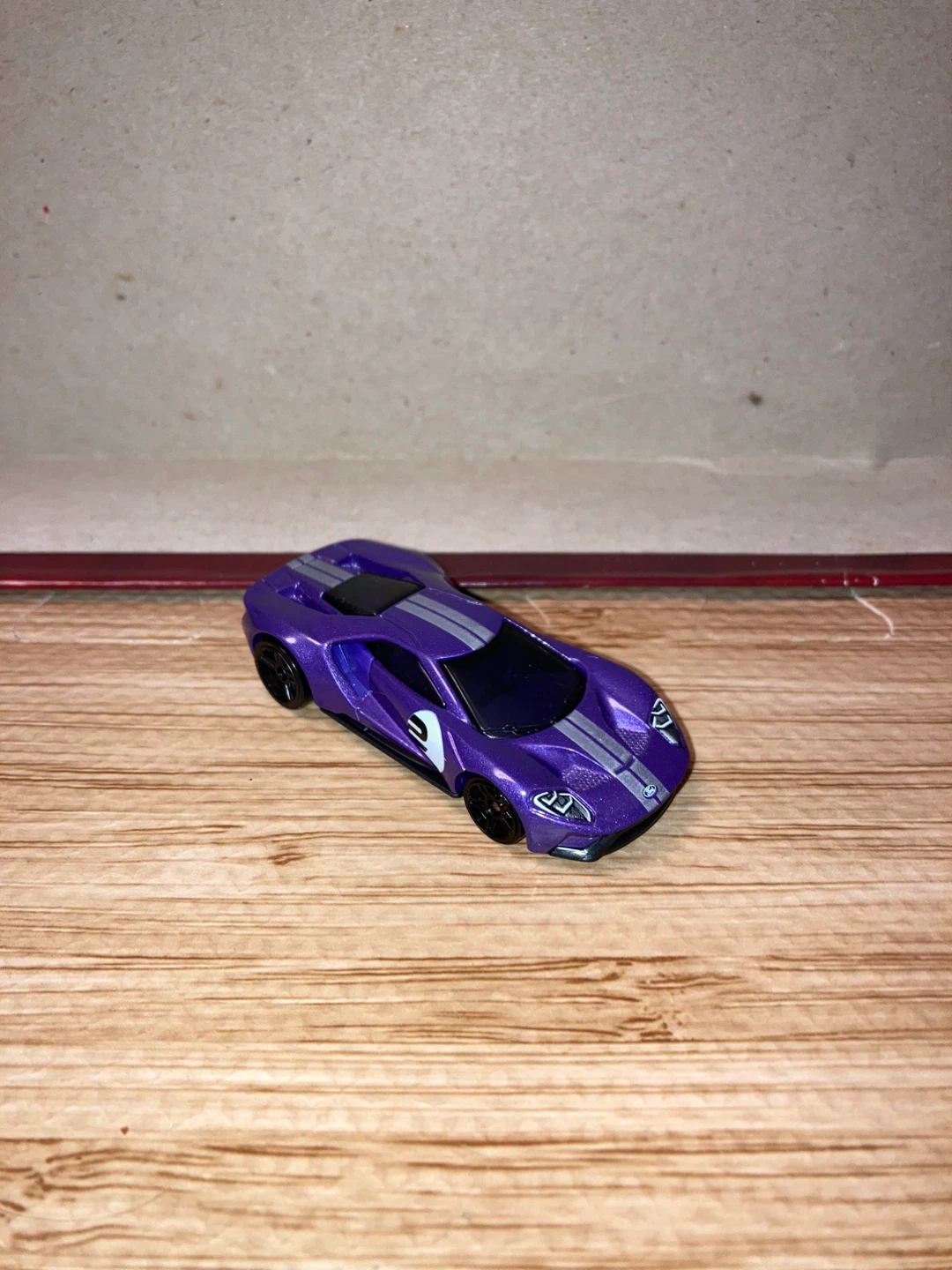 Hot Wheels Loose / 17 Ford GT / Purple