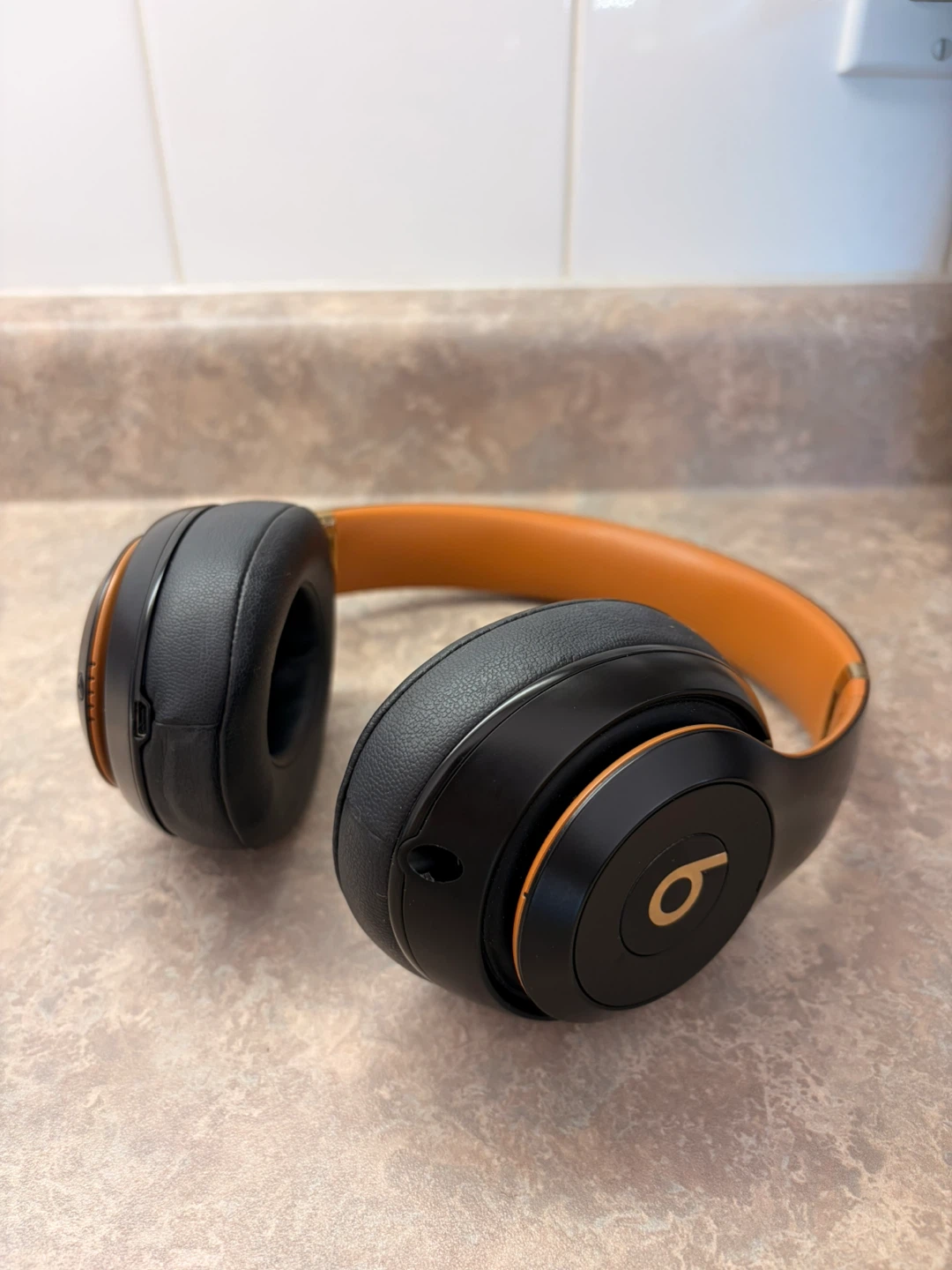 Beats Studio3 Wireless Headphones - Black/Orange