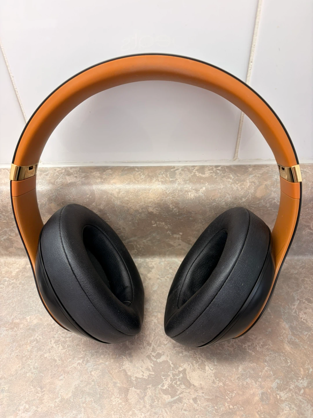 Beats Studio3 Wireless Headphones - Black/Orange - photo 2