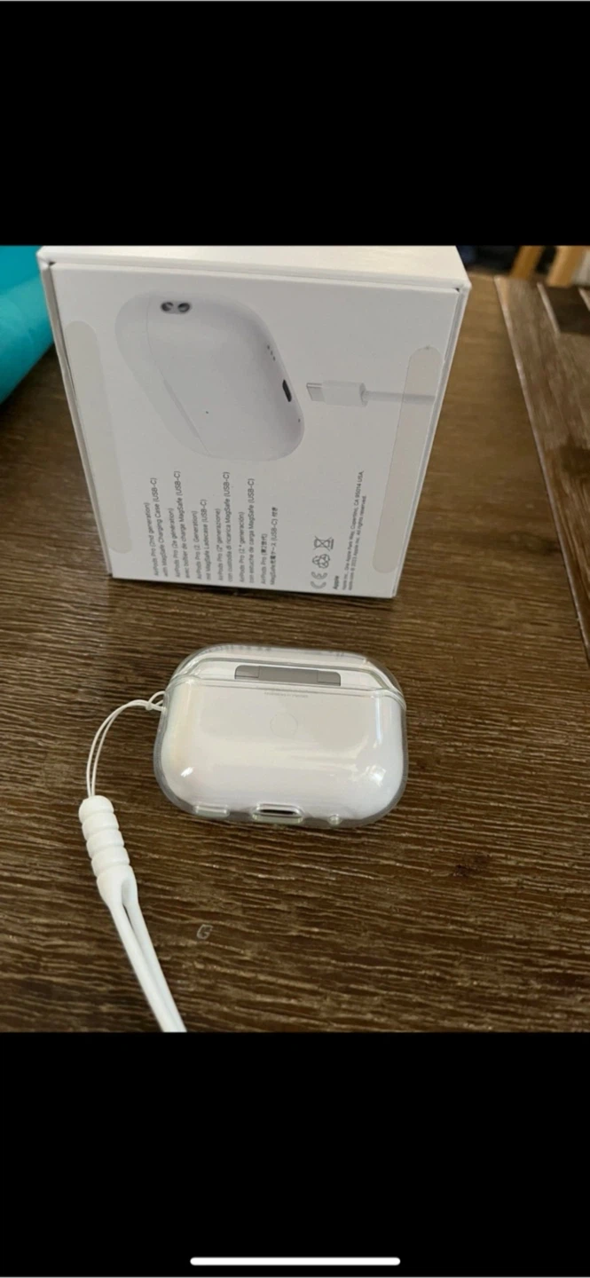 Apple AirPods Pro (2nd generation) with Charging Case - photo 5