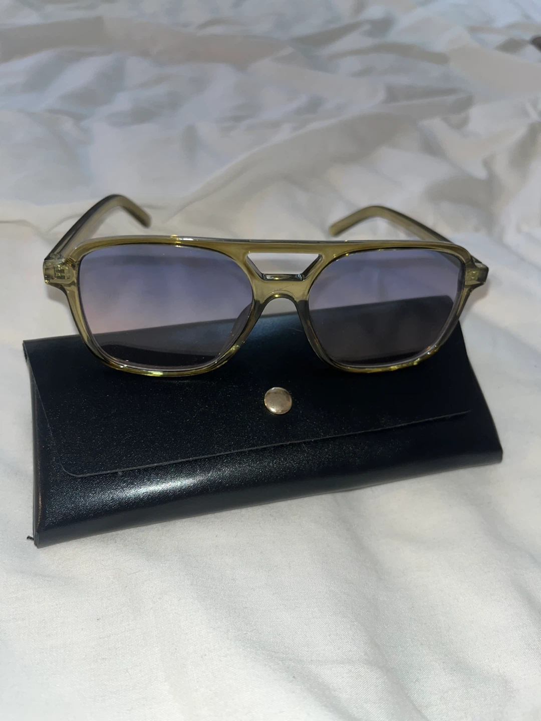 Aerie Sunnies Sunglasses with Case