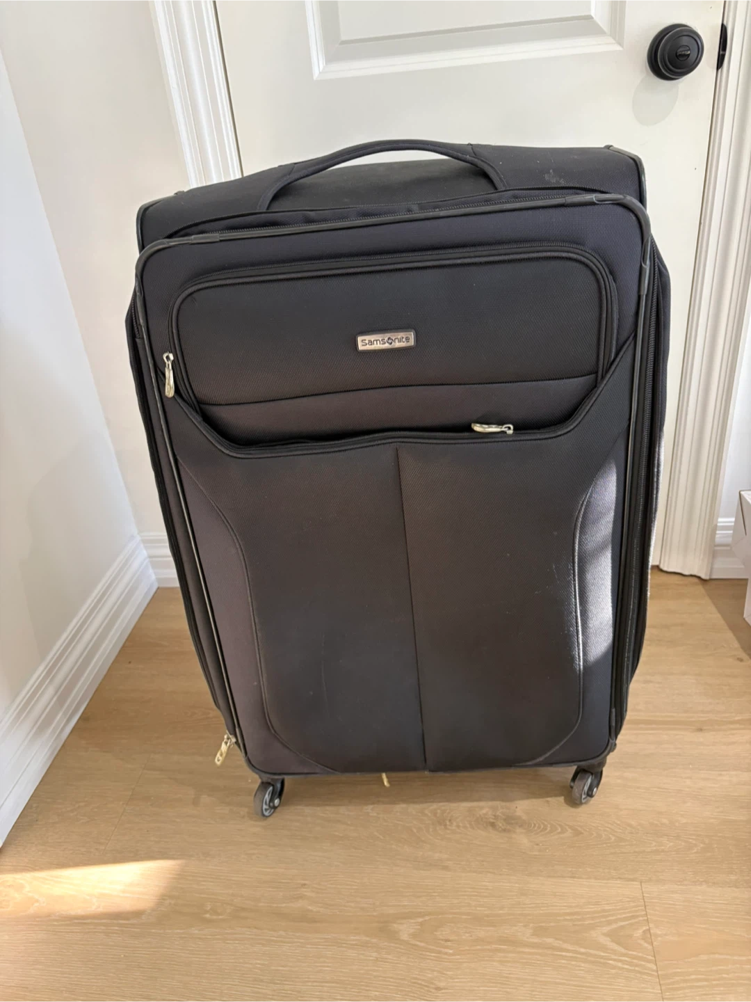 Large Samsonite suitcase